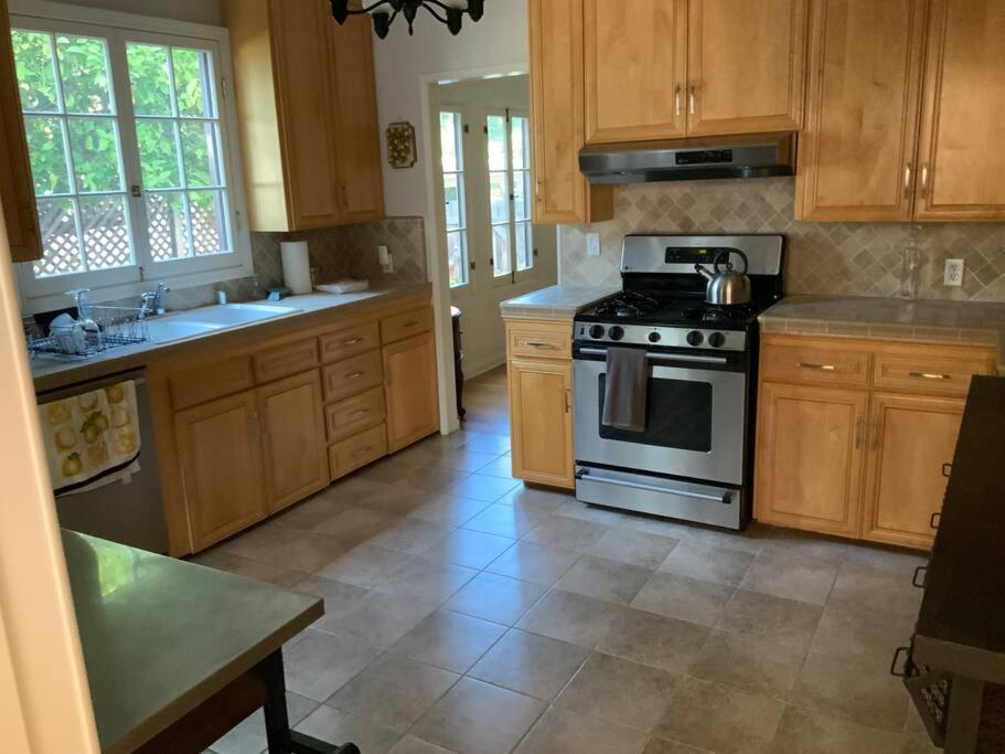لوس أنجلوس House, Walking Distance From Universal Studios المظهر الخارجي الصورة